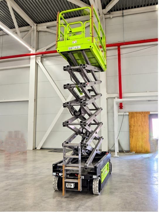 Podnośnik nożycowy Zoomlift ZS1212AC-Li 2
